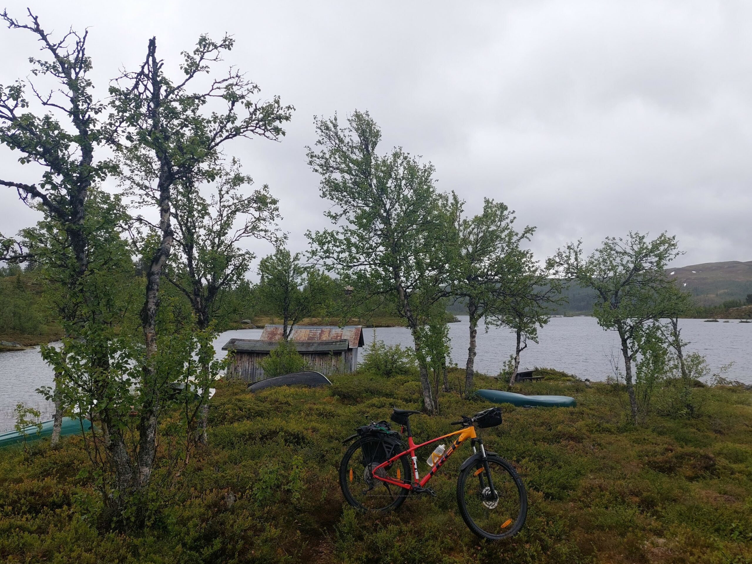 Med sykkel og fiskestang i Vestringsbygda i Valdres